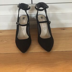 Adorable suede heels